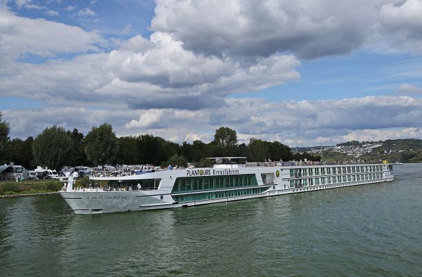 Der Rhein als Bühne. Flusskreuzfahrten und Ausflugsschiffe.